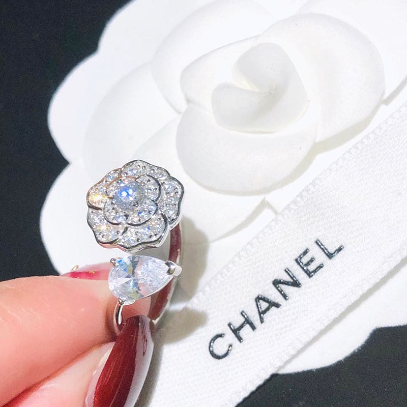 Chanel Diamond Camelia Precieux 18K Gold Ring