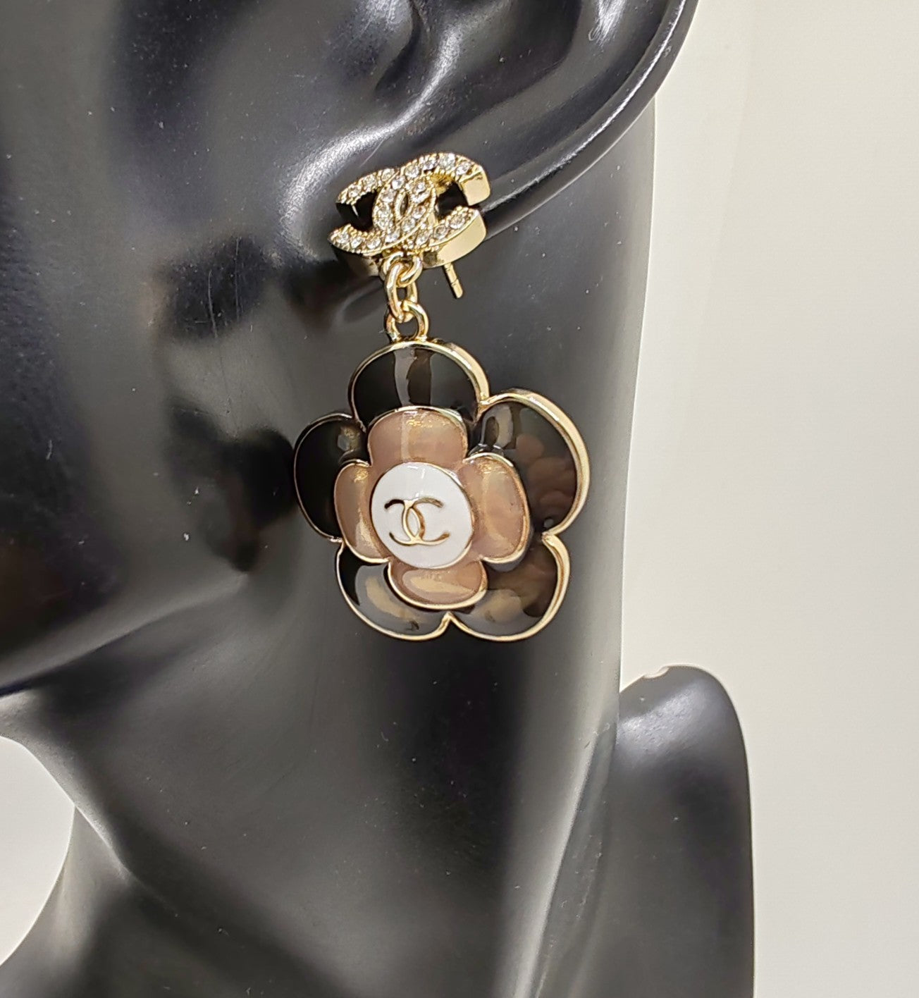 Chanel Flower Pendant 18K Gold Earrings