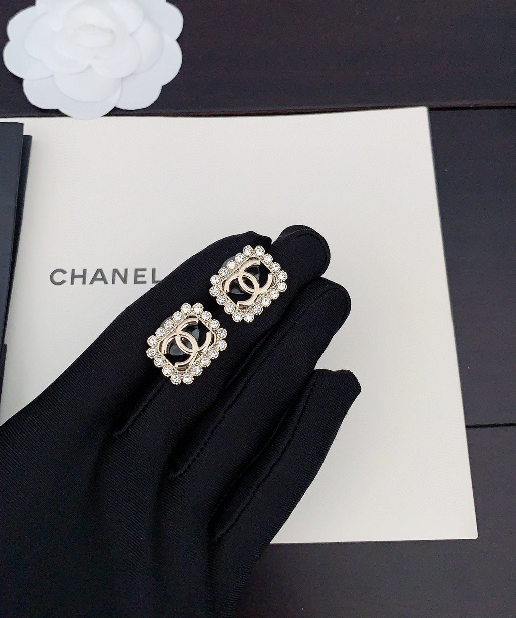 Chanel Square Pearls 18K Gold Earrings