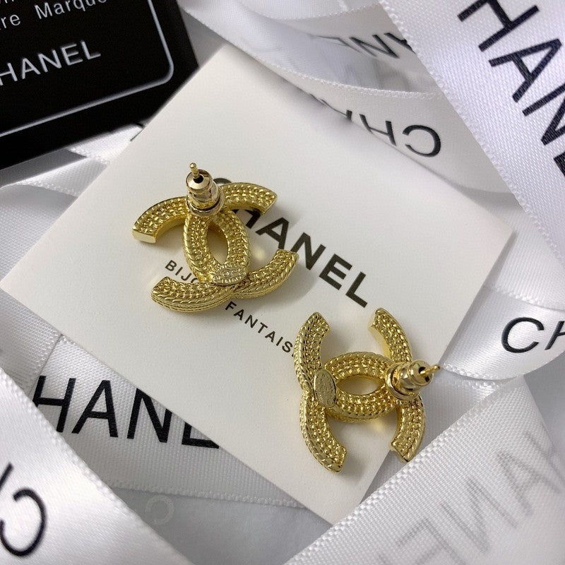 Chanel Pearls 18K Gold Earrings