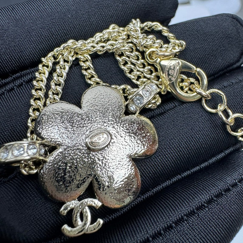 Chanel 26C Blue Flower Diamond 18K Gold Bracelet