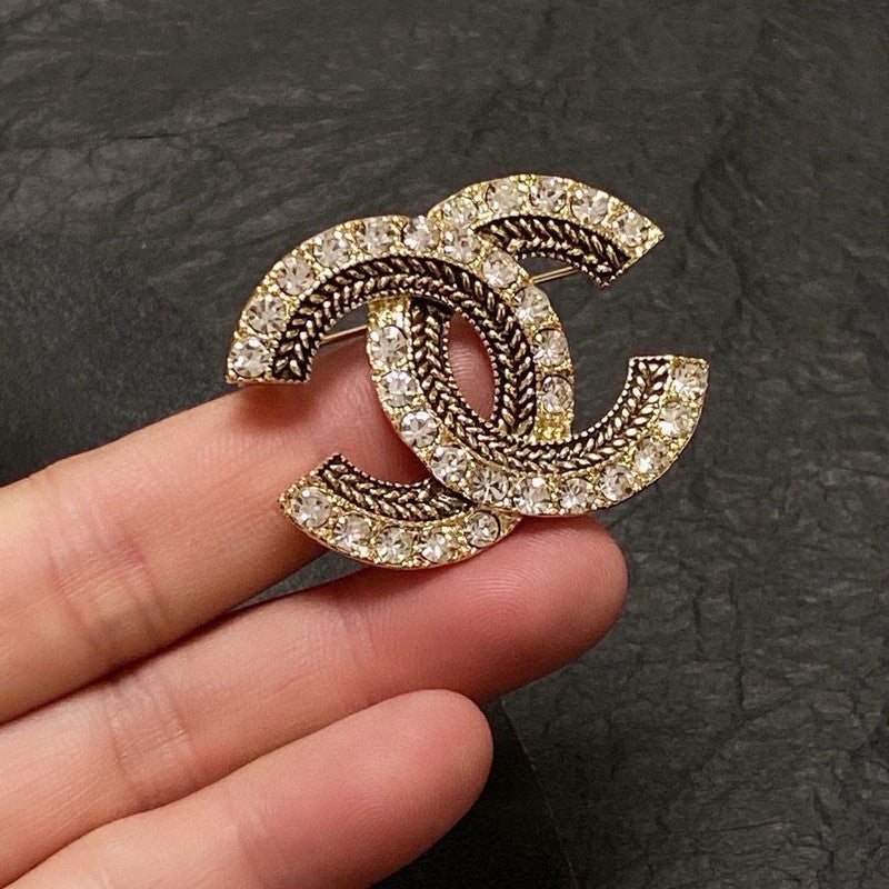 Chanel Diamond Gold 18K Gold Brooch